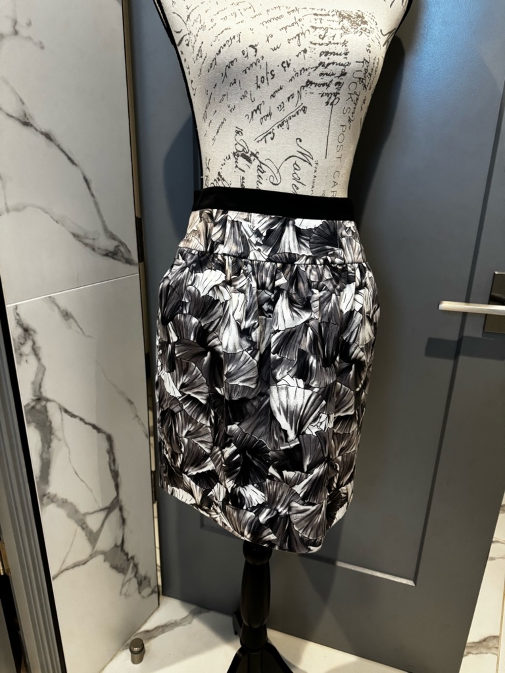 BCBGMaxAzria Black and White Botanical-Print Midi Skirt